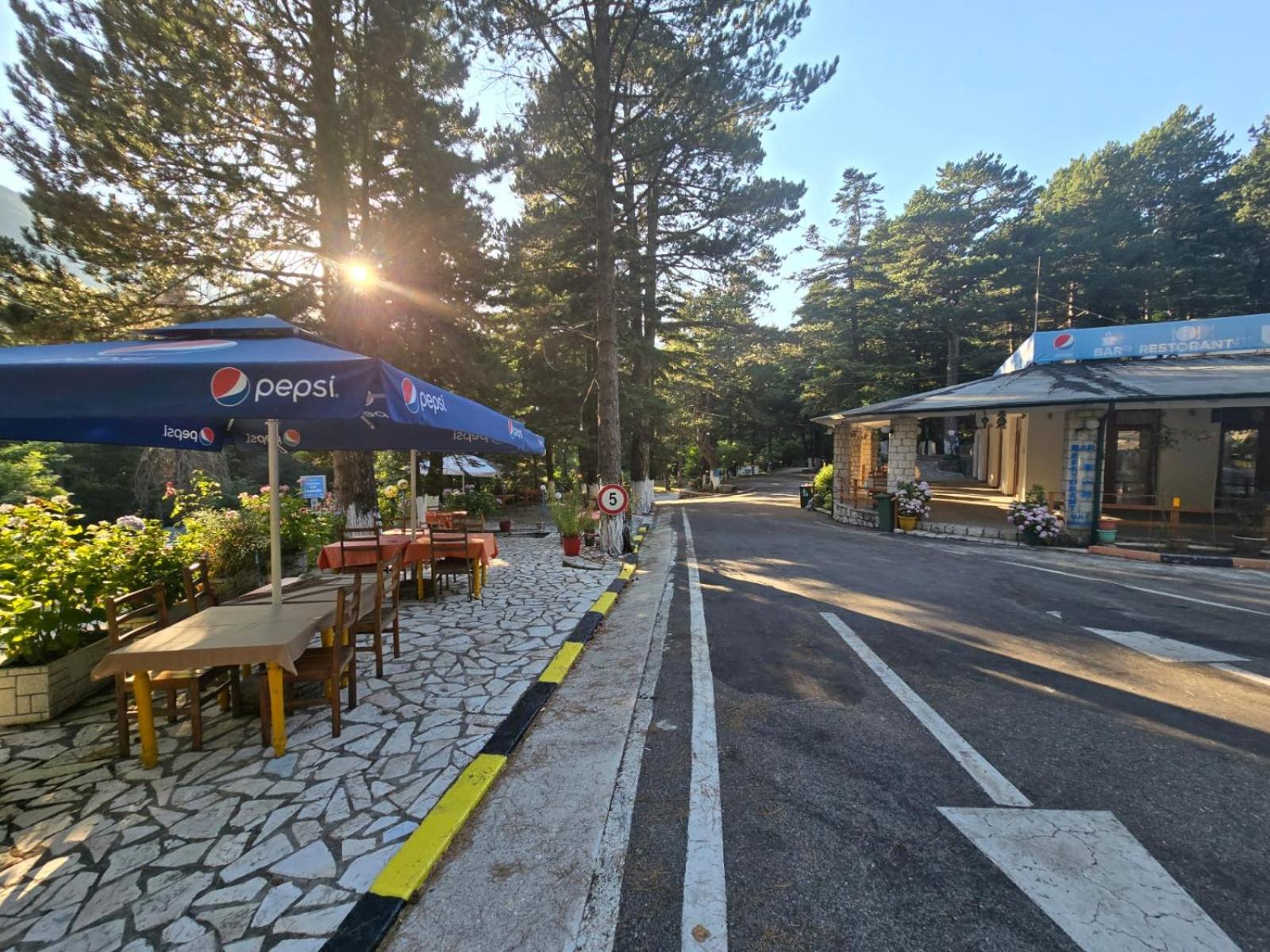 Hotel Bujtina Uji I Panjes, Log